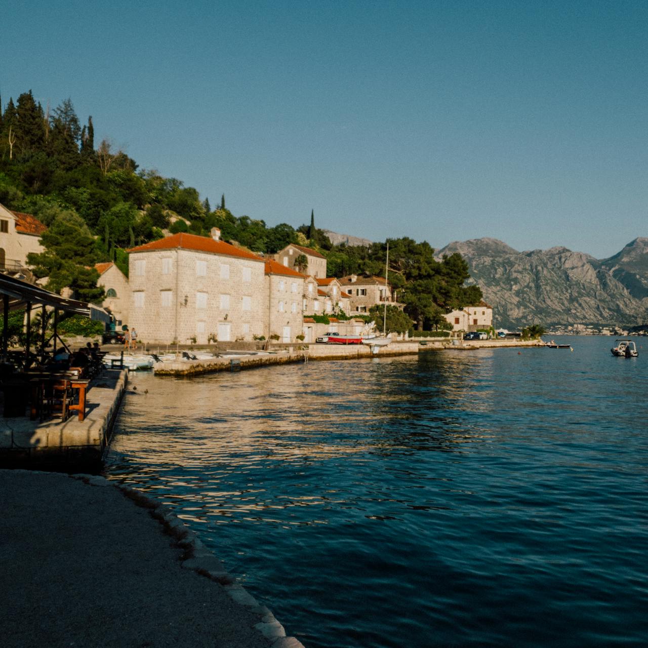 Cidades costeiras da Croácia levam à Baía de Kotor